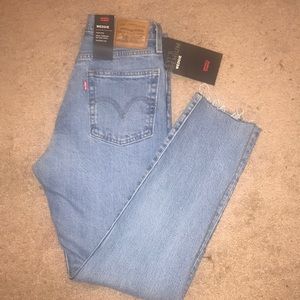 New! Levi’s Wedgie High Rise